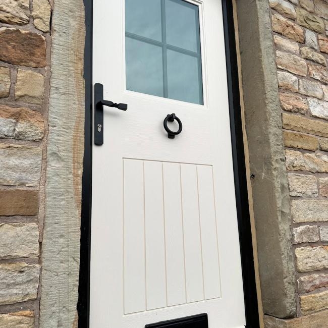 Cream Cottage View Light