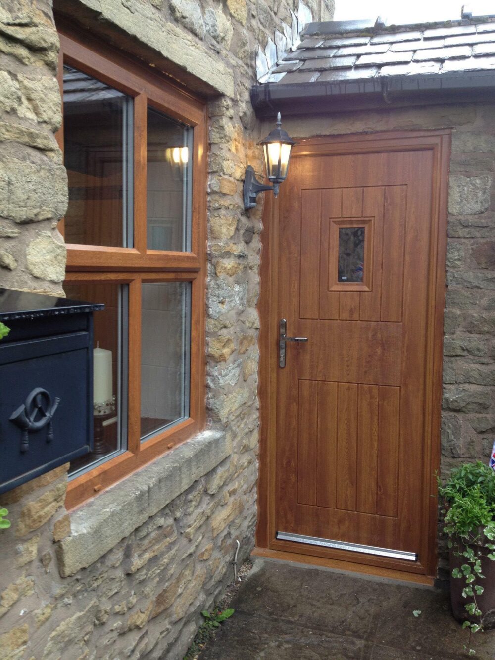 Light Oak Cottage Spy View Rockdoor Composite Door